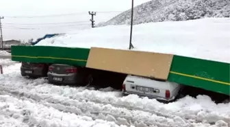 Isparta'da 5 otomobilde kar hasarı