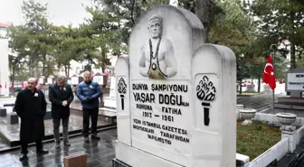 Yaşar Doğu, Ankara'da kabri başında anıldı