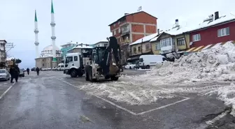 Hüyük'te belediye ekiplerinin karla mücadele çalışmaları