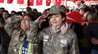 Şehit nişanlısını, askeri kıyafetle gözyaşları içinde uğurladı: Yüzüğümü hala çıkarmadım