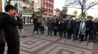 Haber konusu olan gazeteciler olunca, fotoğrafları belediye başkanı çekti