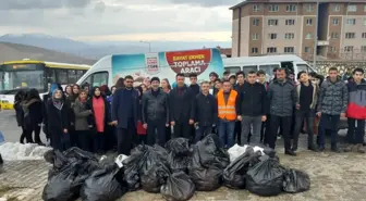 Gençler doğadaki hayvanlar için yiyecek bıraktı