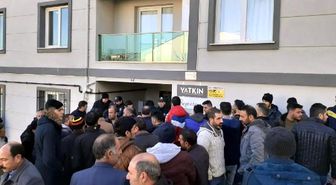 Kar maskeli 2 kişi tarafından evinin önünde öldürüldü