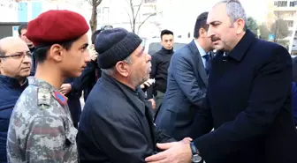 Adalet Bakanı Gül'den şehit Uzman Çavuş Yanık'ın ailesine taziye ziyareti