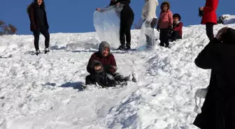 Beypazarı'nda şambrelle, naylonla 'kızak keyfi'