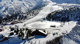 Erzincan Ergan Dağı Kayak Merkezi'nde hafta sonu yoğunluğu