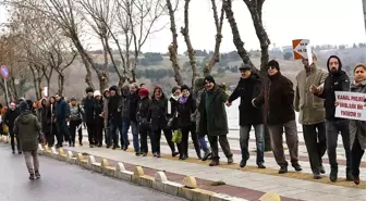 Kanal İstanbul projesine karşı çıkan yüzlerce kişi insan zinciri oluşturdu