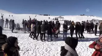 Karacadağ Kayak Merkezi'nde yoğunluk başladı