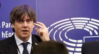 İspanya'da hakkında yakalama kararı olan Katalan lider Puigdemont AP'de ilk oturumuna katıldı