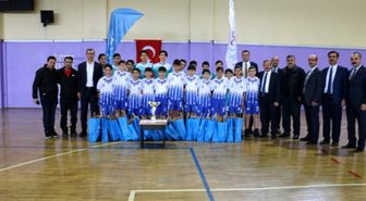 Voleybolcular ödüllendirildi