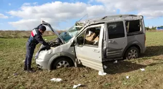 Yoldan çıkan araç tarlaya savruldu: 5 yaralı