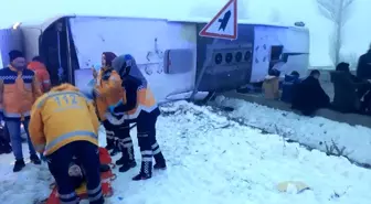 Isparta'da yolcu otobüsü devrildi: 33 yaralı