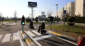 Öğrencilere akülü araçlarla uygulamalı trafik eğitimi veriliyor