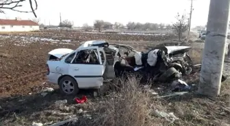 Otomobilin direğe çarptığı kaza, güvenlik kamerasında