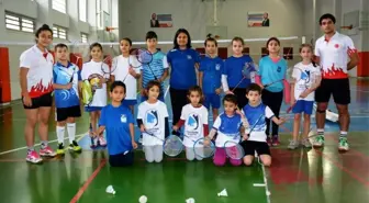 Yunusemre'de badminton çalışmaları devam ediyor