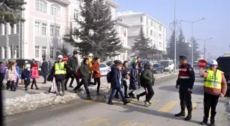 Şuhut'ta 'Öncelik Hayatın, Öncelik Yayanın' uygulaması