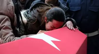 Şehit kardeşini 'Kahramanım' diyerek uğurladı