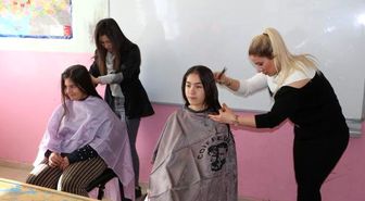 Sınır köylerindeki kız çocukların kuaför sevinci