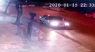 Yere düşen cüzdanın çalınma anı güvenlik kamerasında