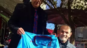 Trabzonspor'dan Eynesilli engelli vatandaşa forma jesti