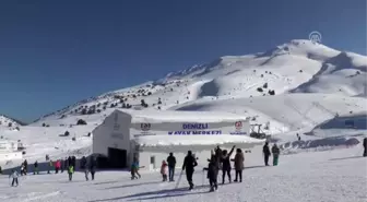 Denizli Kayak Merkezi'nde yarıyıl tatili yoğunluğu yaşanıyor