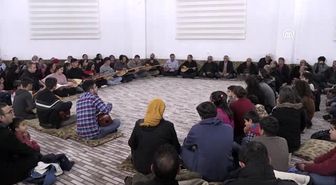 TÜRKİYE'NİN YAŞAYAN İNSAN HAZİNELERİ - Dertli Divani 'hazinesi'ni gençlerle paylaşıyor