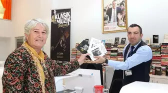 Ataşehir'de klasik müzik festivali'nde 'bir kitap, bir bilet' kampanyasıyla bin kitap toplandı