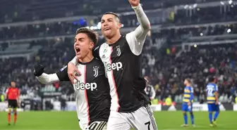 Cristiano Ronaldo, yanlışlıkla Dybala'yı dudağından öptü