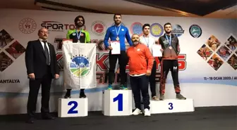 Kick Boks'ta Büyükşehirli sporcular başarılarla yurda geri döndü