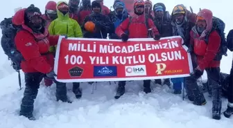 Şehitleri 3 bin 54 metrede andılar