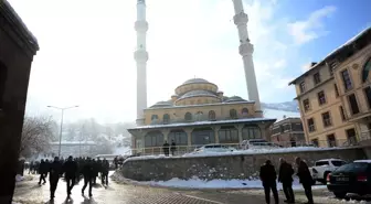 Kanaat önderi Abdülkerim Çevik yüzlerce kişinin kucaklaşmasına vesile oldu