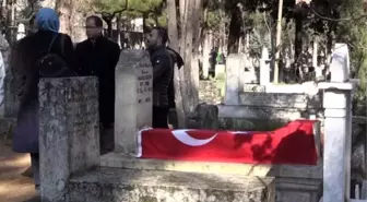 Şehit Kamil'in annesi mezarı başında anıldı