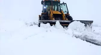 Ulaş'ta karla mücadele çalışmaları sürüyor