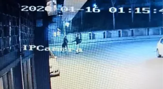 Dövüp, otomobile bindirdikleri Afgan'ı gasp eden 3 kişi tutuklandı