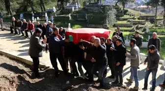 Hatay'da evinde ölü bulunan emekli polis memuru toprağa verildi