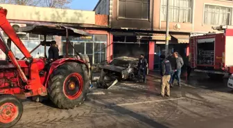 Sakarya'da çıkan yangında oto tamirhanesi ve bir araç zarar gördü