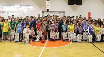 Yıldız basketbolcular Şehit Kamil'i andı