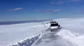 Karacadağ'a giden kayakçılar mahsur kaldı