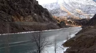 Türkiye'nin en hızlı akan nehri olan Çoruh buz tuttu