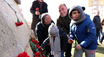 Uğur Mumcu'nun ölüm yıl dönümünde açılan basın anıtında isim tartışmaları