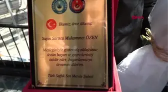 Bebeği hayata döndüren sağlık ekibine plaket