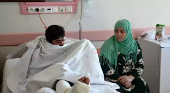Deprem sırasında yaralananlar hastanede tedavi altında