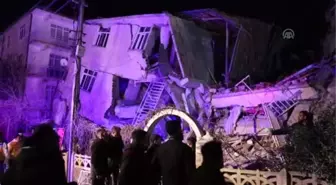 Elazığ'da deprem - Sürsürü ve Mustafapaşa mahallesi'nde 4 binada çökme meydana geldi