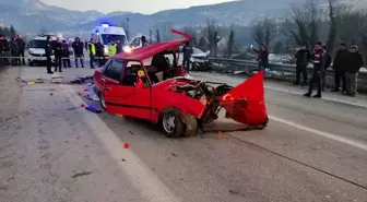 Karabük'te iki otomobil çarpıştı: 2 ölü, 1 yaralı