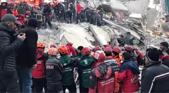 Son dakika: Depremden 12 saat sonra enkaz altından çıkarılan 12 yaşındaki çocuk vefat etti