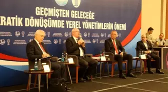 Başkan Kurt, Mezitli Belediyesi tarafından düzenlenen panelde konuştu