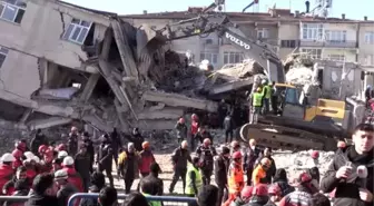 Elazığ'daki deprem - Sürsürü Mahallesi'nde arama kurtarma çalışmaları sürüyor (6)