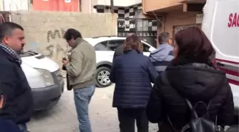 Adana'da 40 günlük bebek kundağına bırakılan notla bir evin önünde bulundu