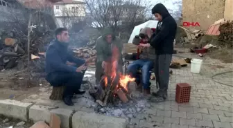 Malatya dilara deprem anını anlattı: çatıdan taşlar düşmeye başladı kafamıza