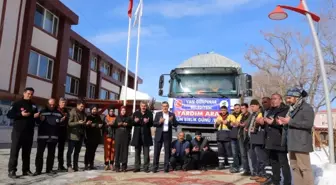 Gürpınar Belediyesinin yardım kamyonu yola çıktı